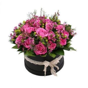 Pink Roses With Hypericum Hat Box
